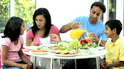 Todo mundo já pra mesa!