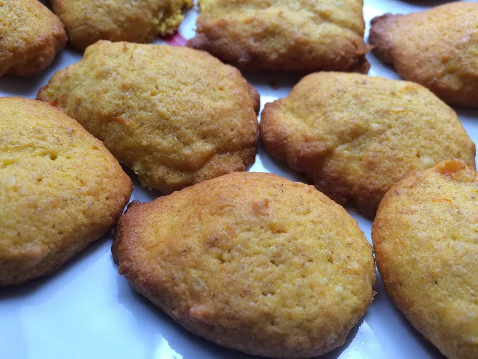 Cookies de abóbora com coco preparados para o lanche, foto do artigo original